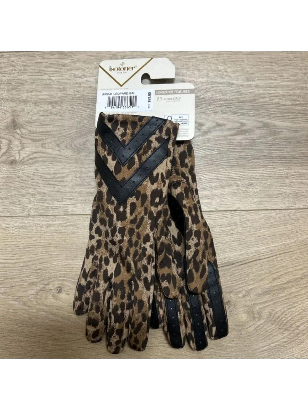 Isotoner Women's Size S/M Smartdri Chevron Gloves Leopard Print. New With Tags